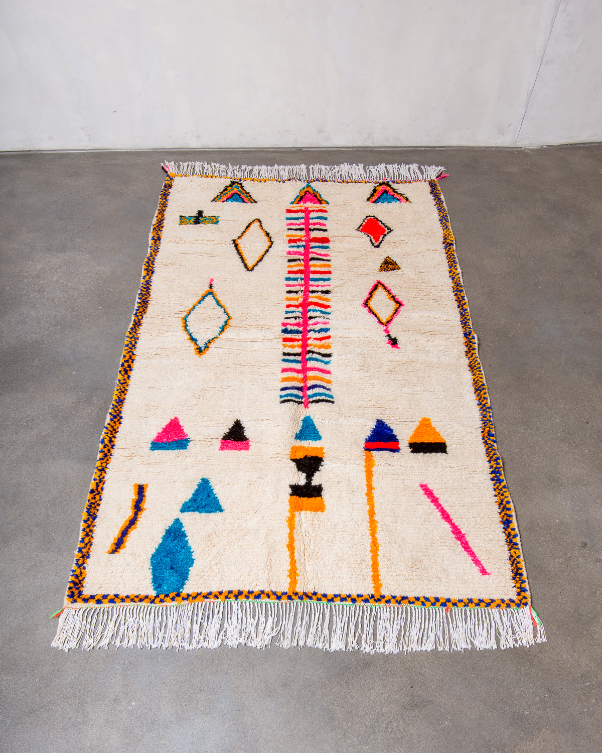 Modern designer handcrafted Berber rug from Morocco. Azilal rug with beautiful colours and patterns. Made of sheep’s wool and colourful cotton.